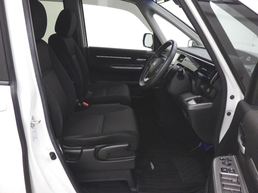 2021 Honda Stepwgn 4WD ホンダセンシング auction photo 6