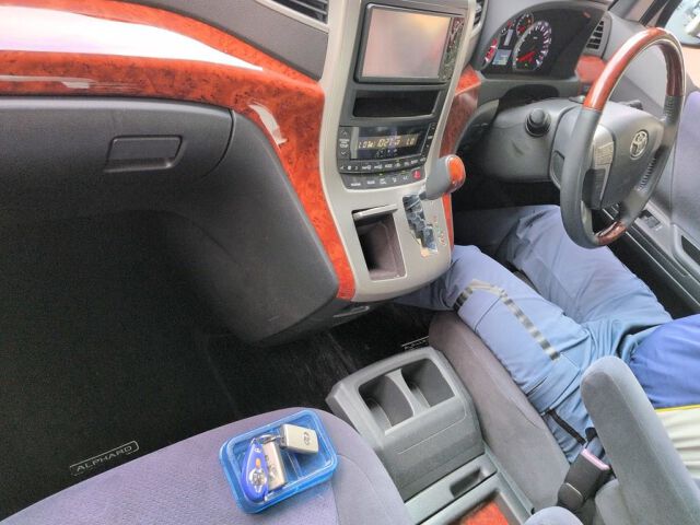 2010 Toyota Alphard 240S Prime Select 2 4WD auction photo 3