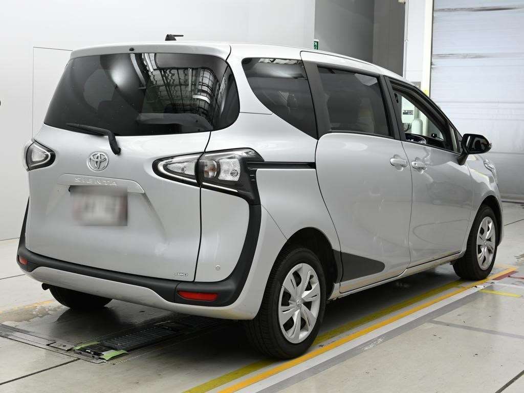 2022 Toyota Sienta X 4WD auction photo 2