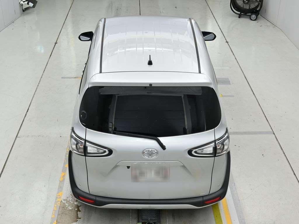 2022 Toyota Sienta X 4WD auction photo 8