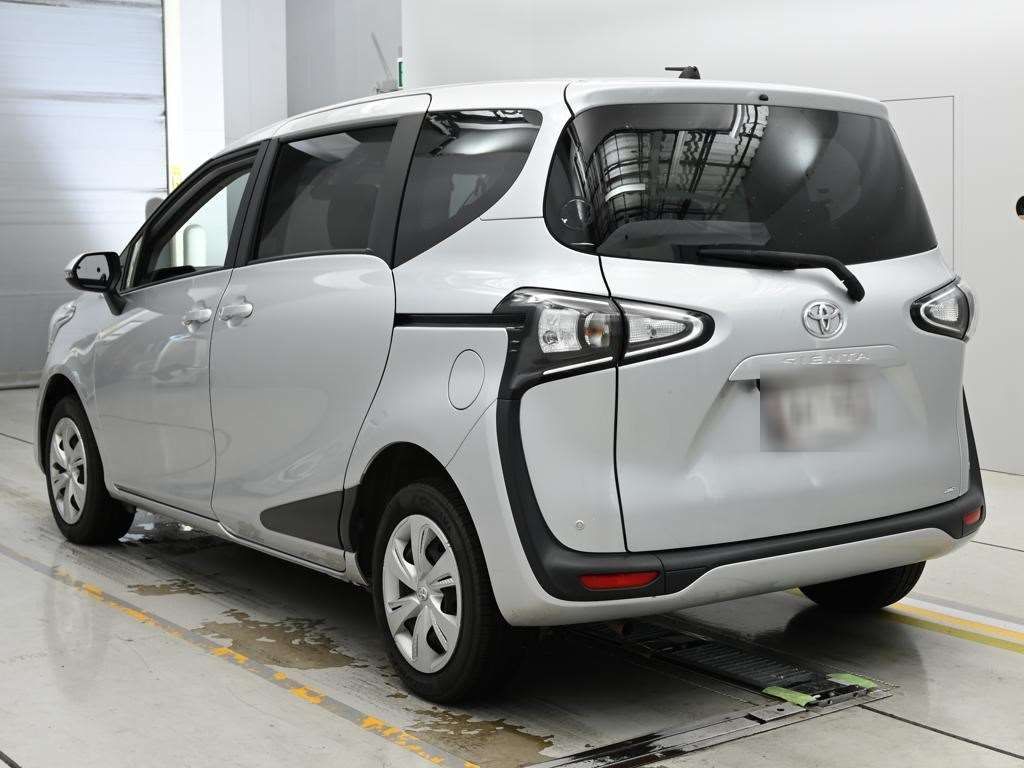 2022 Toyota Sienta X 4WD auction photo 6