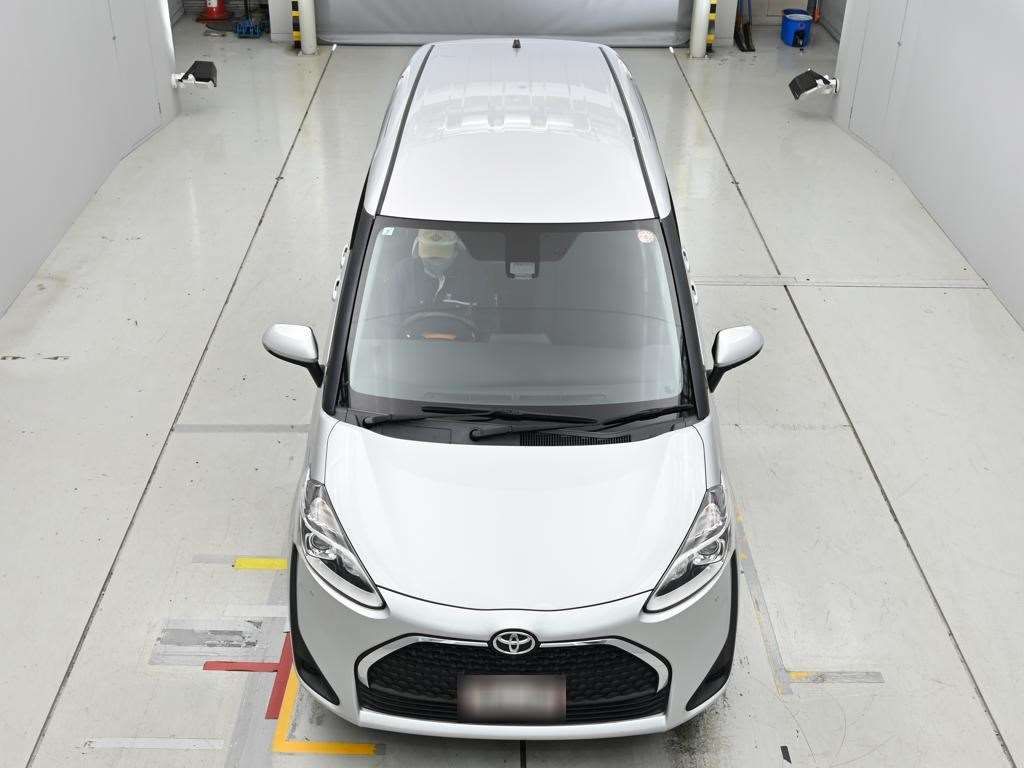 2022 Toyota Sienta X 4WD auction photo 7