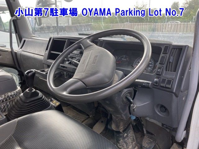 2013 Isuzu Forward dump auction photo 4