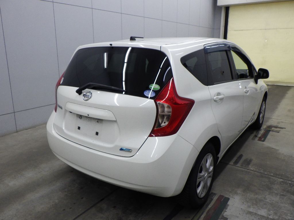 2013 Nissan ノート HB X auction photo 2