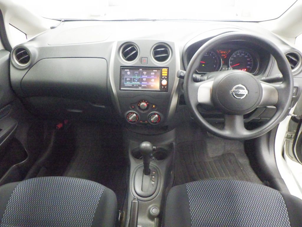 2013 Nissan ノート HB X auction photo 3