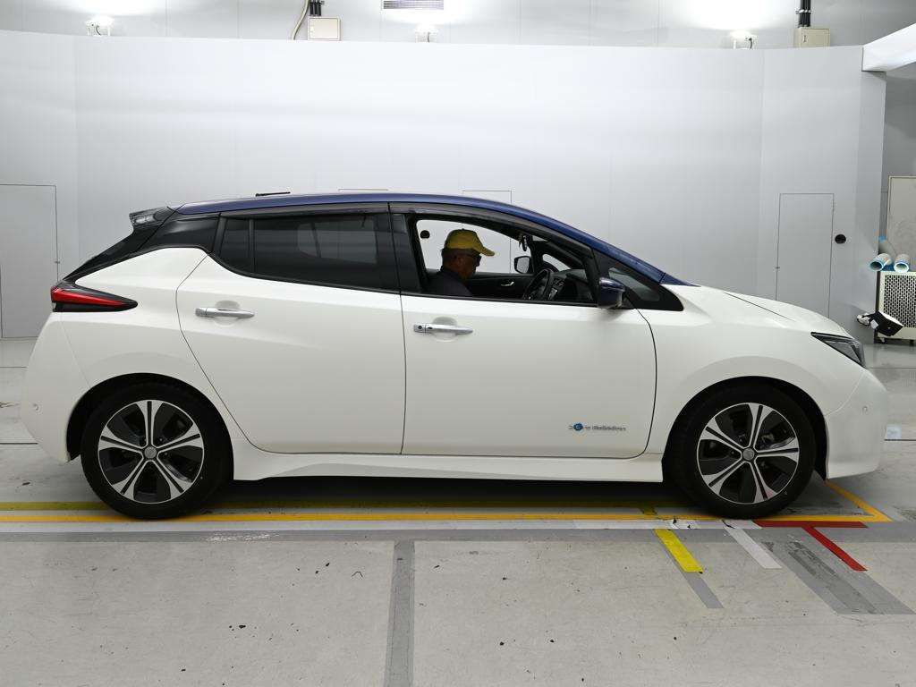 2018 Nissan Leaf X auction photo 3