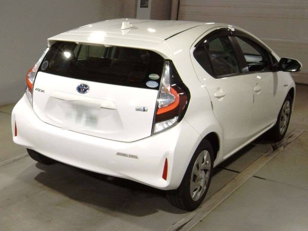 2020 Toyota Aqua L auction photo 2