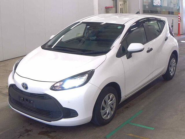 2023 Toyota Aqua B auction photo 4