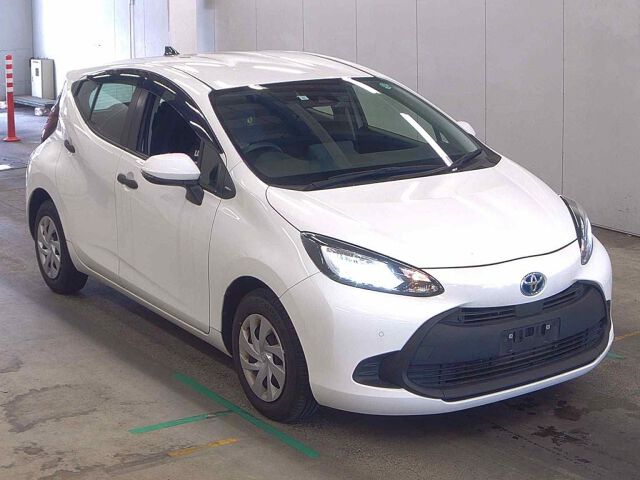 2023 Toyota Aqua B Japan auction vehicle