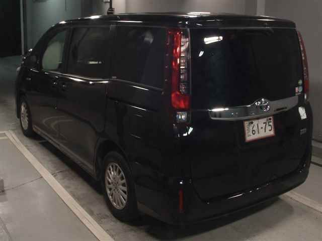2015 Toyota Noah ハイブリッドG auction photo 2