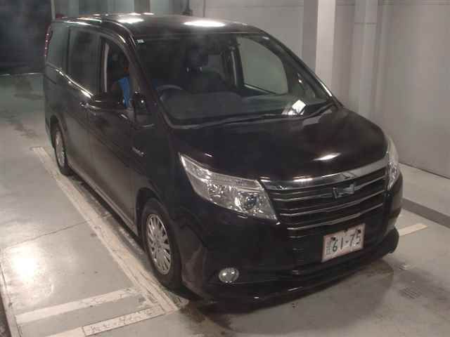 Japan Auction Vehicles 12 2015 Toyota Noah ハイブリッドG auction photo