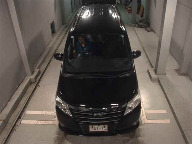 2015 Toyota Noah ハイブリッドG auction photo 6