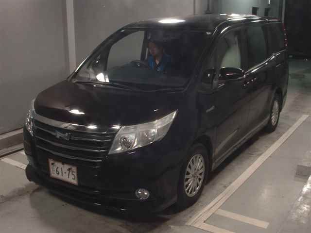 2015 Toyota Noah ハイブリッドG auction photo 4