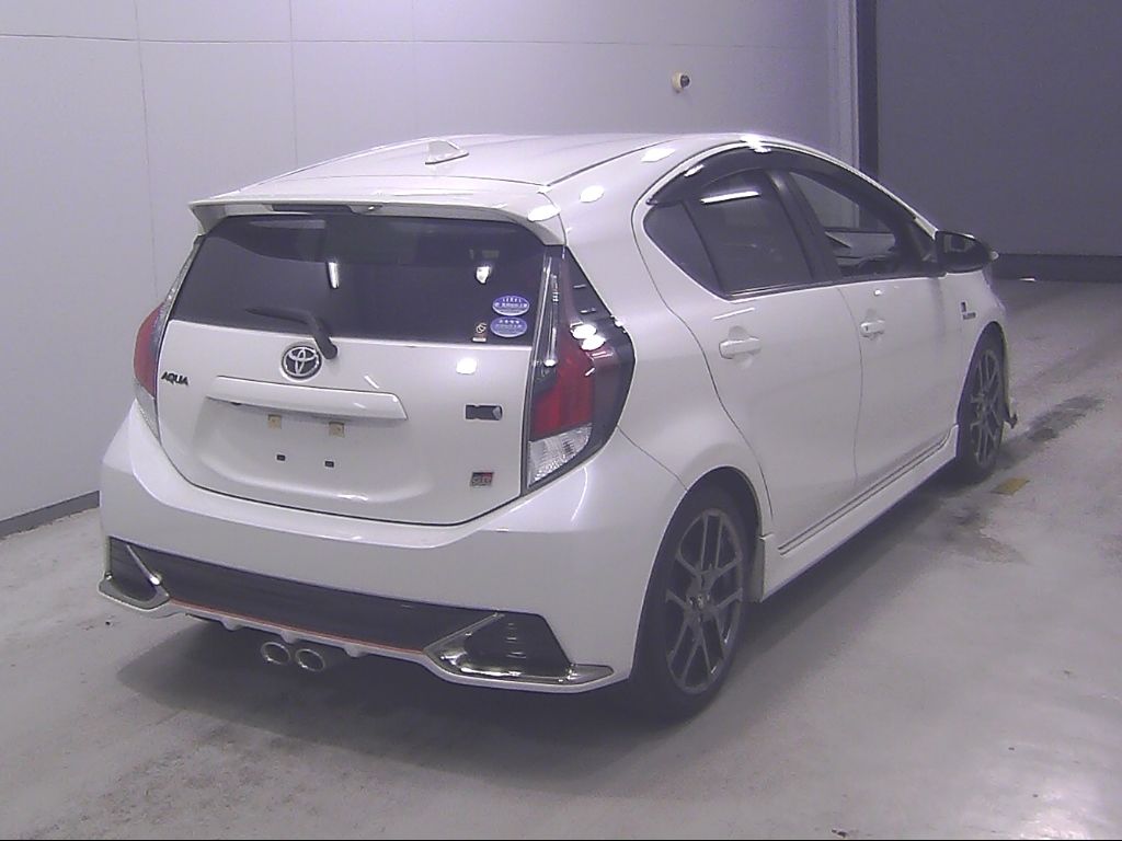 2018 Toyota Aqua G GR SPORT auction photo 2
