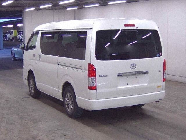 2016 Toyota Hiace GL 4WD auction photo 2