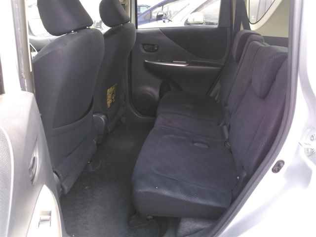2005 Toyota Ractis G L Package auction photo 9