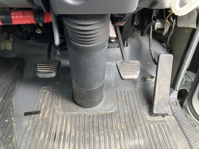 2011 Isuzu Elf アルミバン PG auction photo 4