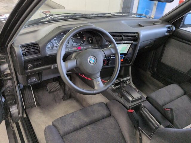 1990 BMW 3 Series 320IM Technique auction photo 3