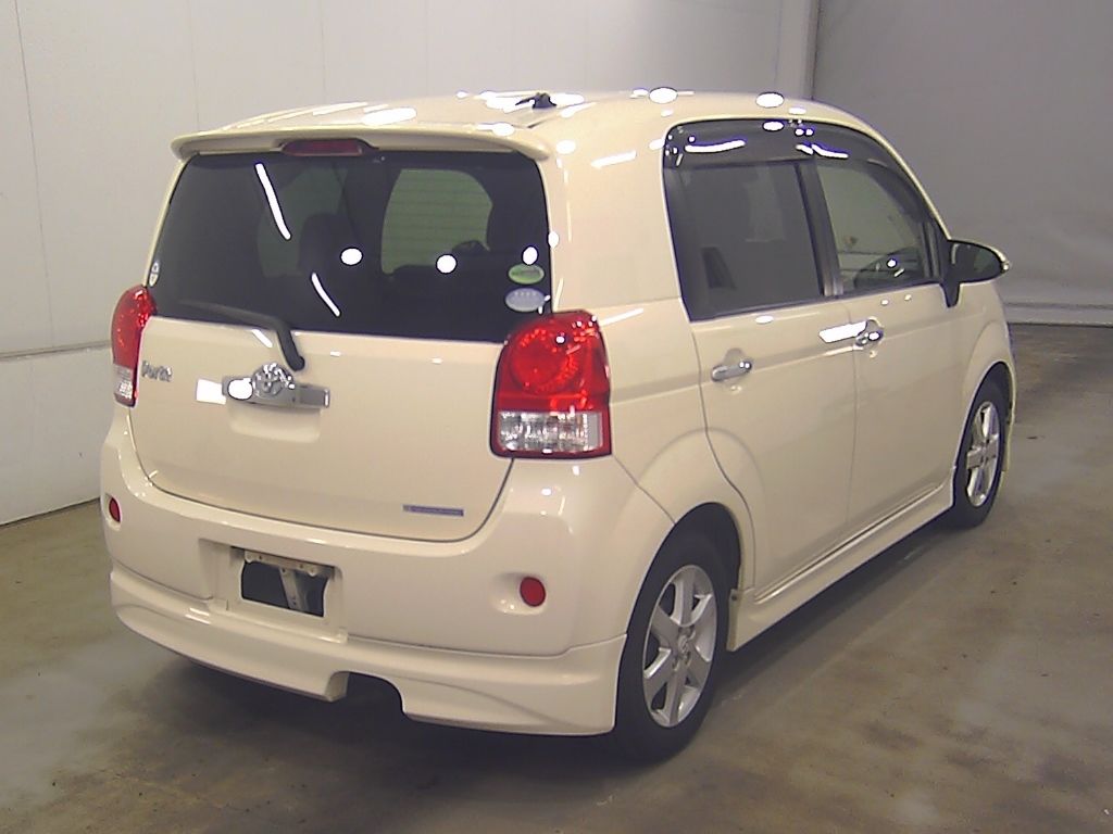 2013 Toyota Porte G auction photo 2