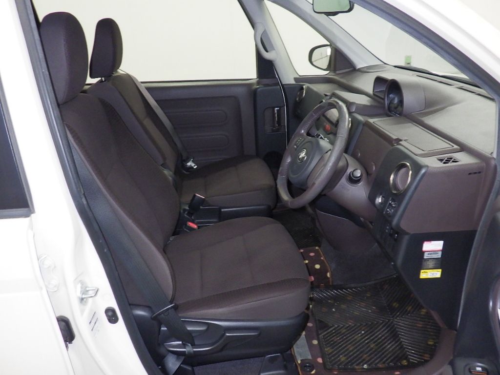 2013 Toyota Porte G auction photo 6