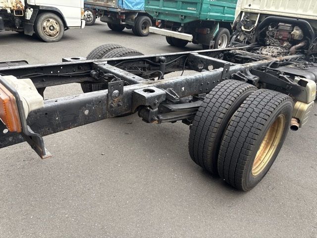 2016 Toyota Dyna シャーシ 4WD auction photo 16