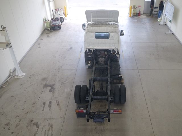 2016 Toyota Dyna シャーシ 4WD auction photo 3