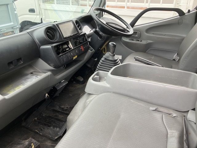 2016 Toyota Dyna シャーシ 4WD auction photo 5