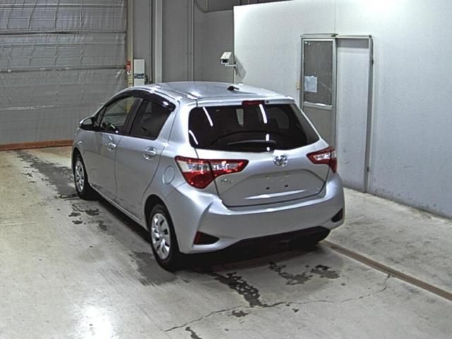 2020 Toyota Vitz F auction photo 2