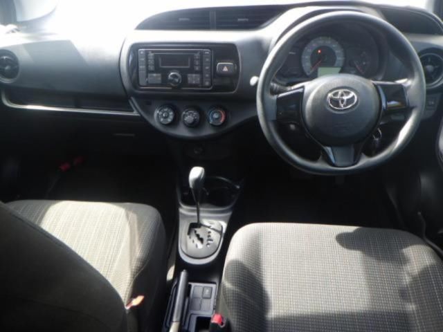 2020 Toyota Vitz F auction photo 3