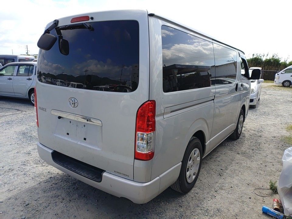 2021 Toyota Hiace auction photo 2