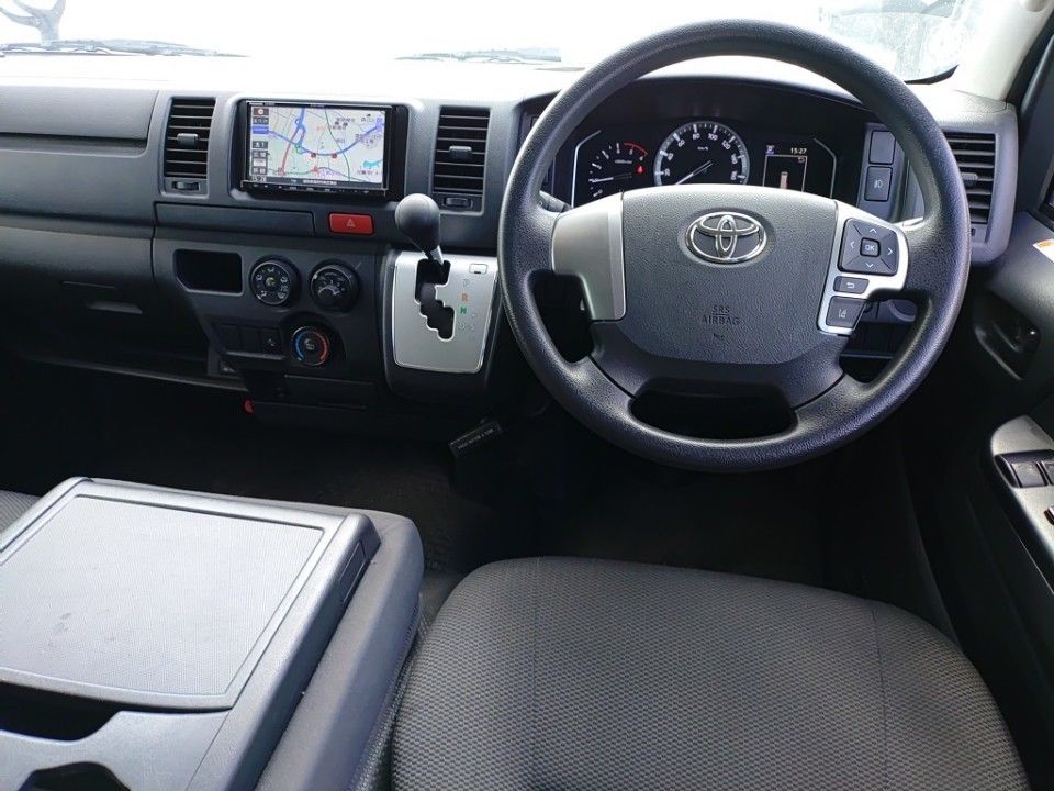 2021 Toyota Hiace auction photo 3