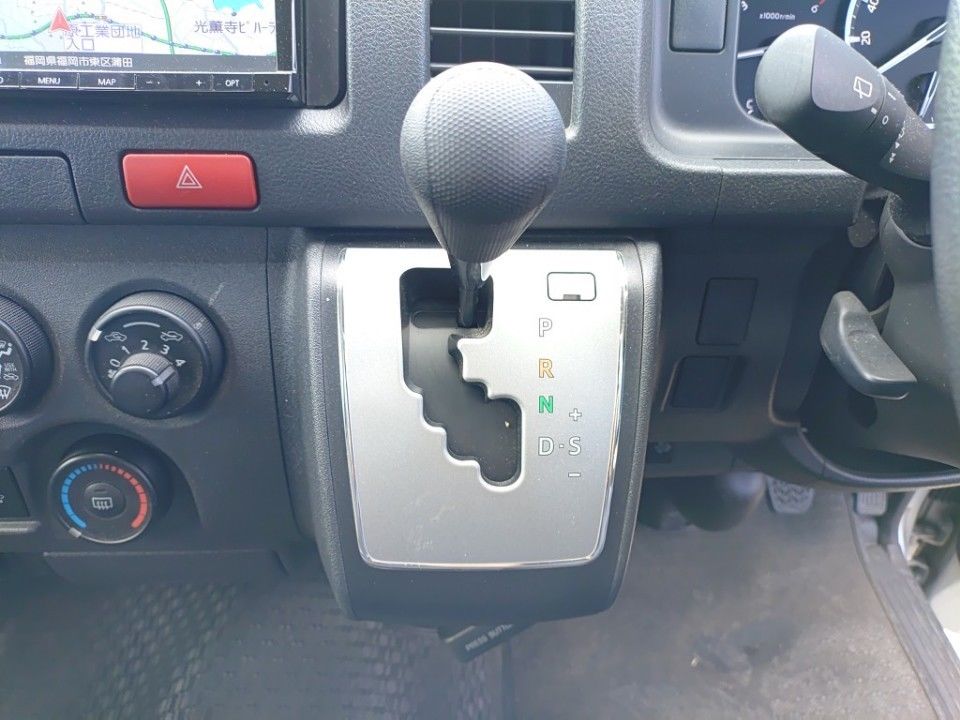 2021 Toyota Hiace auction photo 12