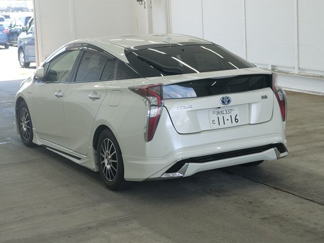 2016 Toyota Prius S ツーリングセレクション auction photo 2