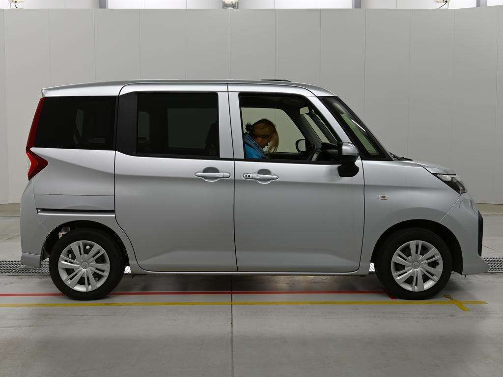 2021 Toyota Roomy X auction photo 3