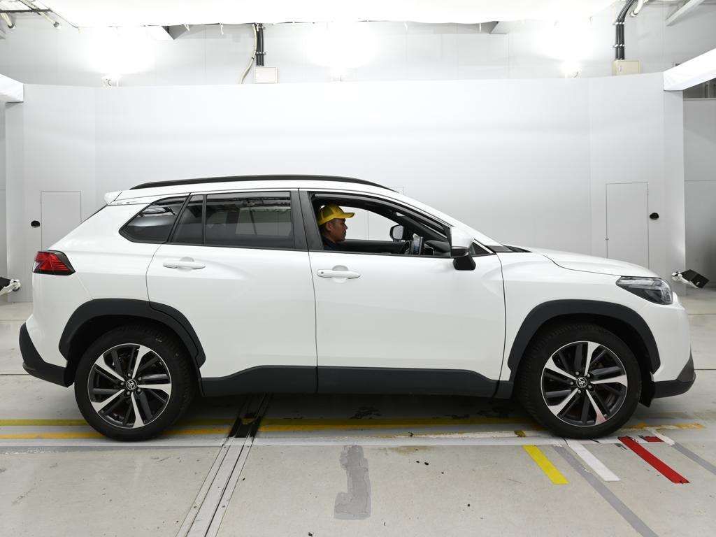 2022 Toyota Corolla Cross Hybrid Z 4WD auction photo 3