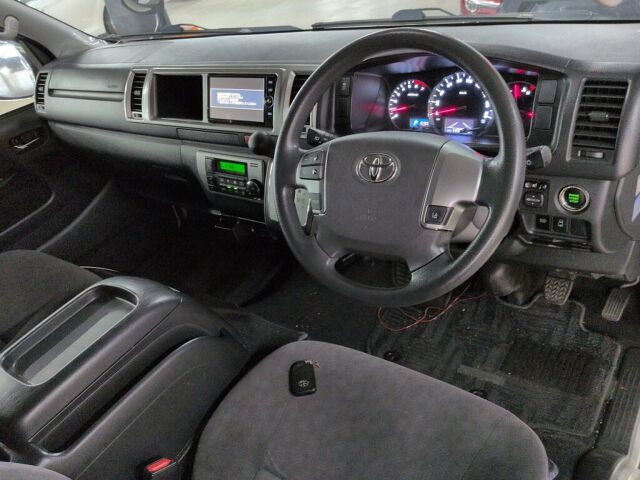 2018 Toyota Hiace Grand Cabin 4WD auction photo 3