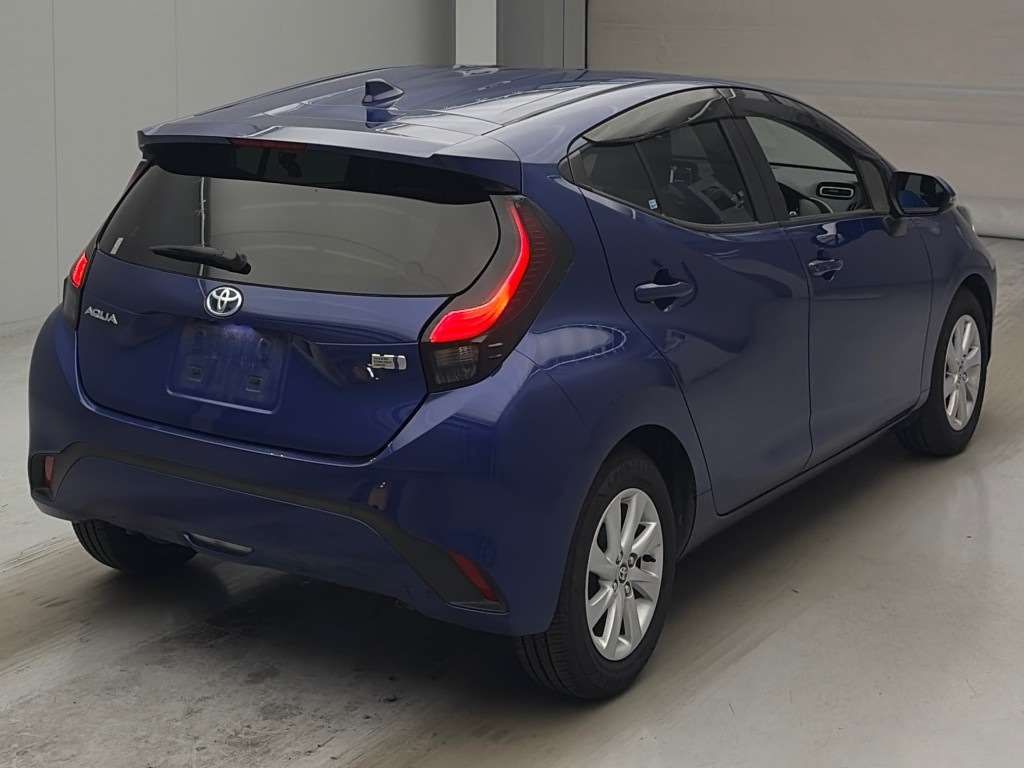2021 Toyota Aqua Z auction photo 2