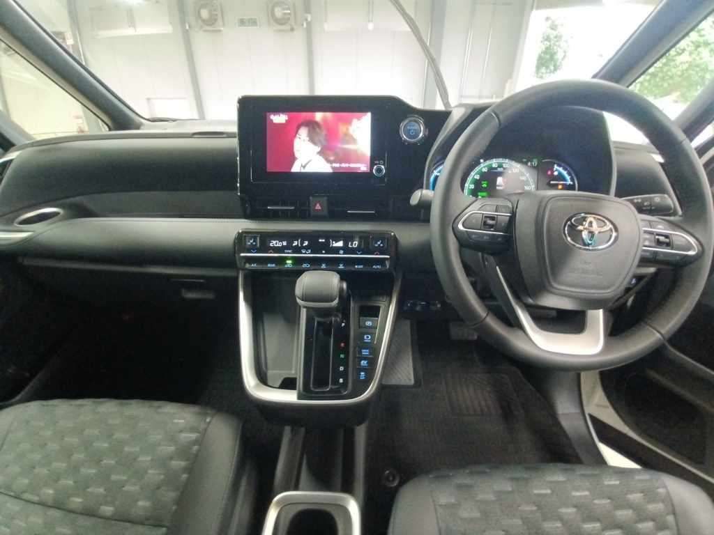 2022 Toyota Voxy Hybrid S-Z auction photo 11