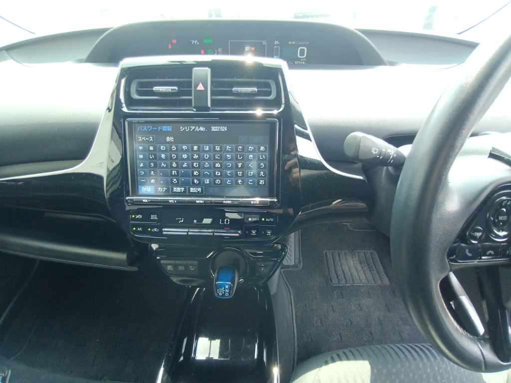 2018 Toyota Prius Sセーフティプラス ツートーン auction photo 11