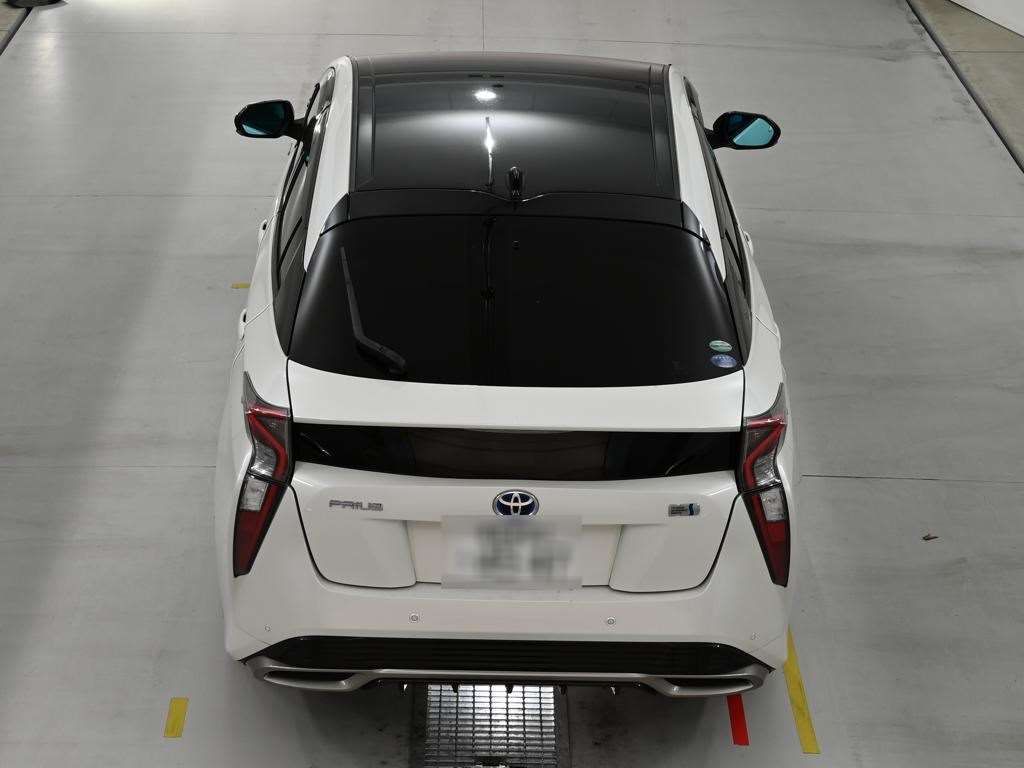 2018 Toyota Prius Sセーフティプラス ツートーン auction photo 8