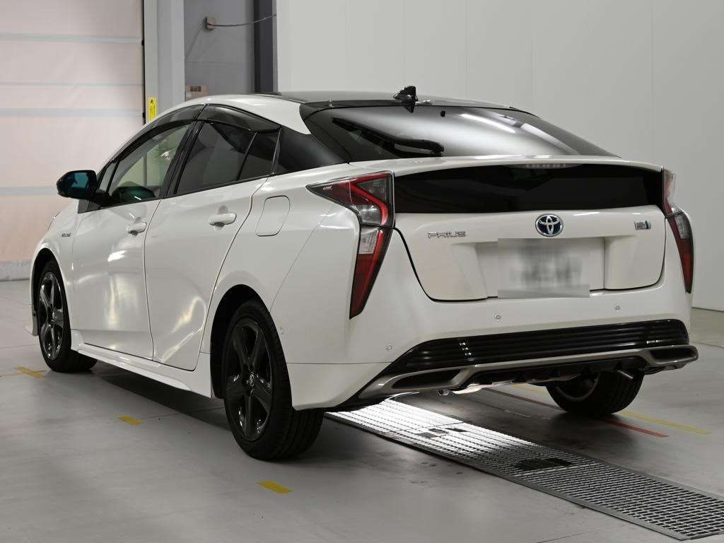 2018 Toyota Prius Sセーフティプラス ツートーン auction photo 6