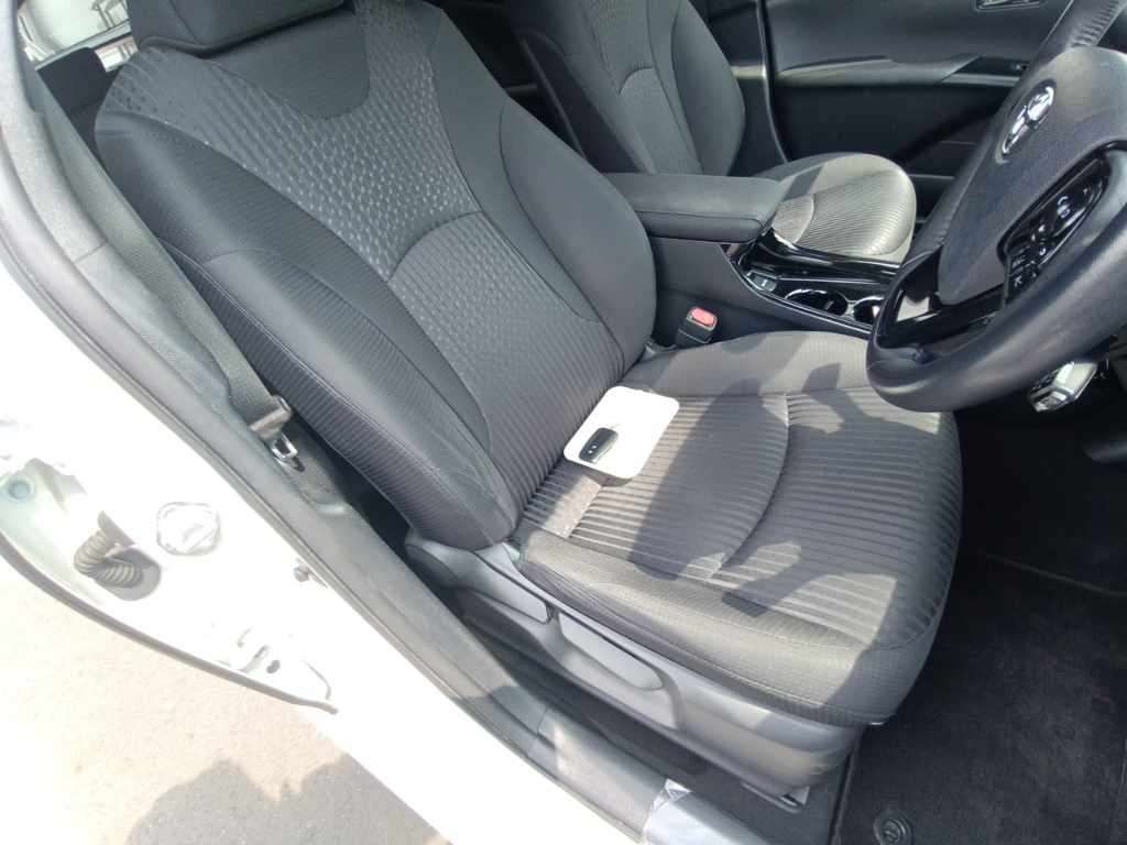 2018 Toyota Prius Sセーフティプラス ツートーン auction photo 10