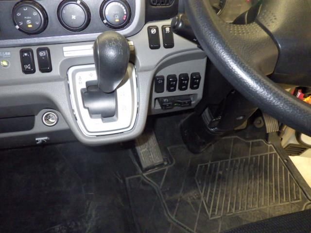 2020 Mitsubishi Fuso Canter With crane auction photo 8