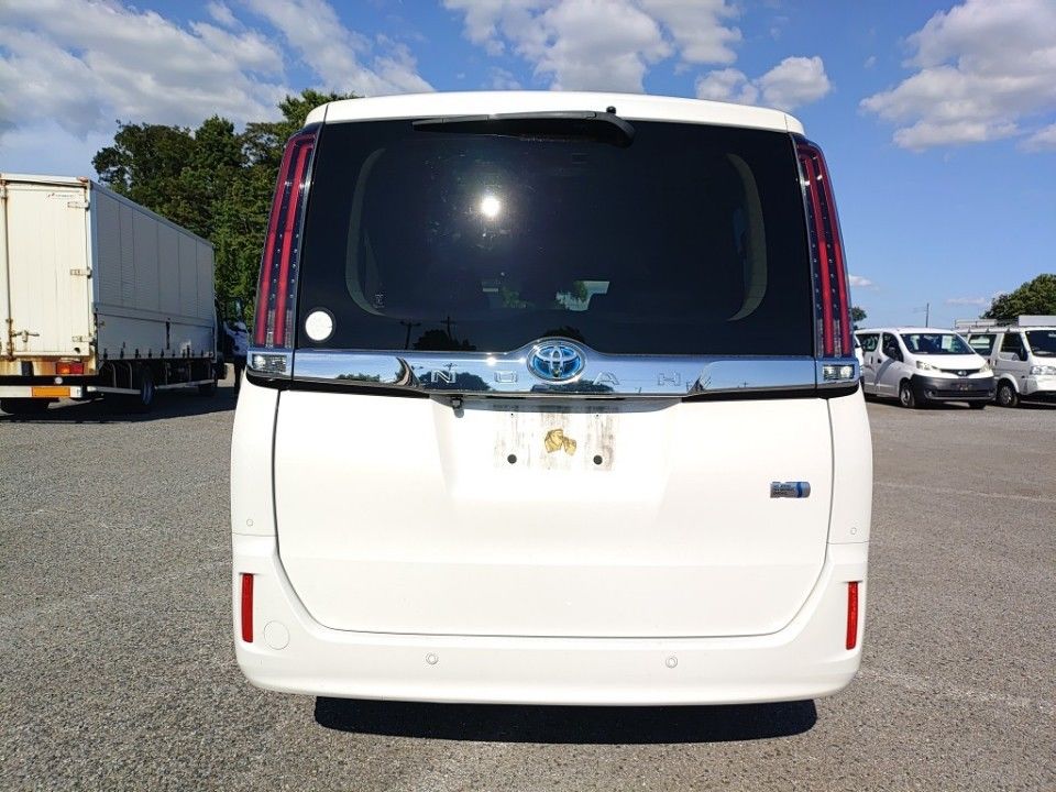 2021 Toyota Noah auction photo 5