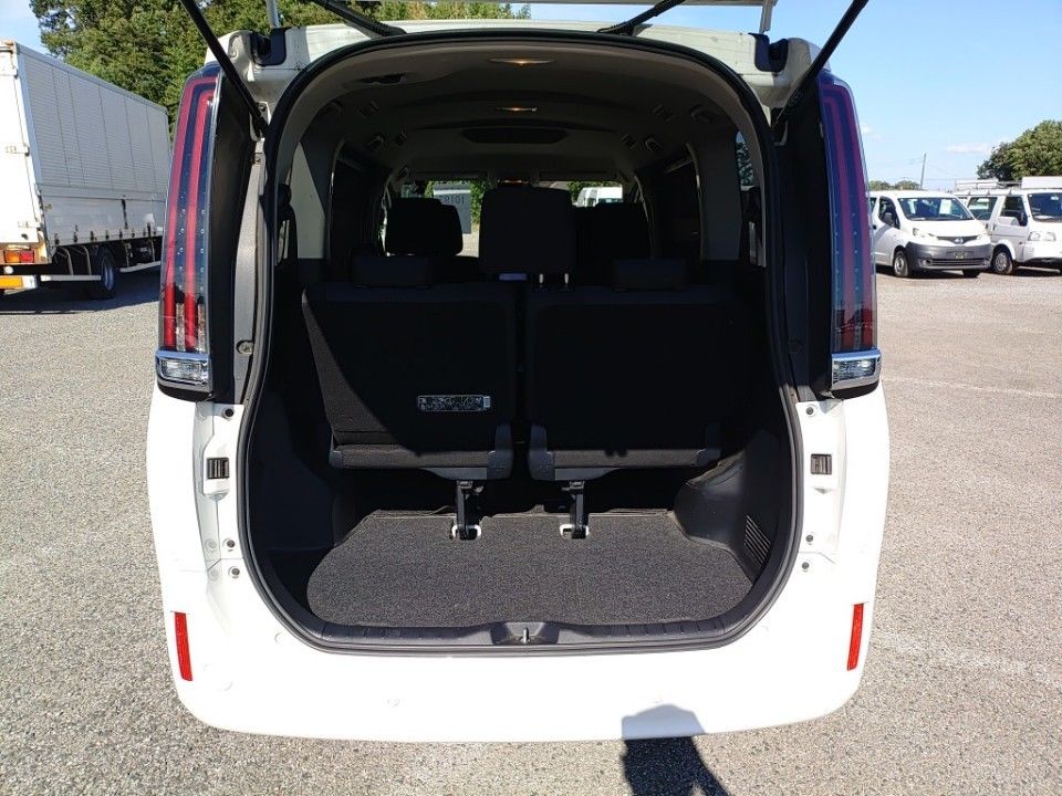 2021 Toyota Noah auction photo 8