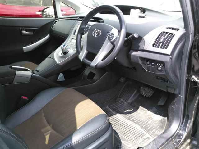 2013 Toyota Prius Gツーリングセレクション auction photo 3