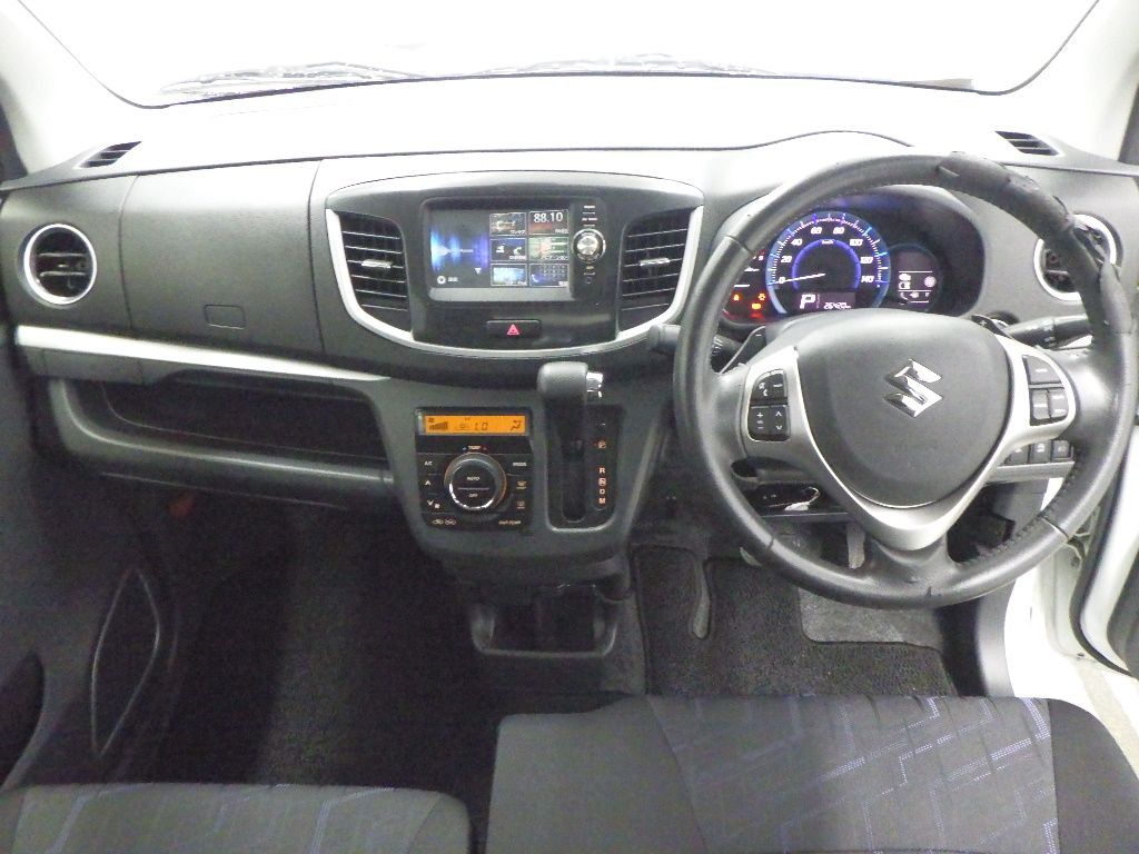2016 Suzuki Wagon R スティングレーT auction photo 3