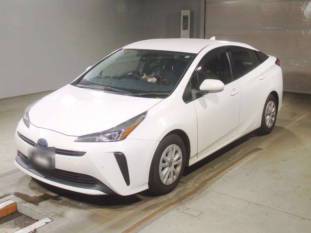Japan Auction Vehicles 4 2021 Toyota Prius S 4WD auction photo