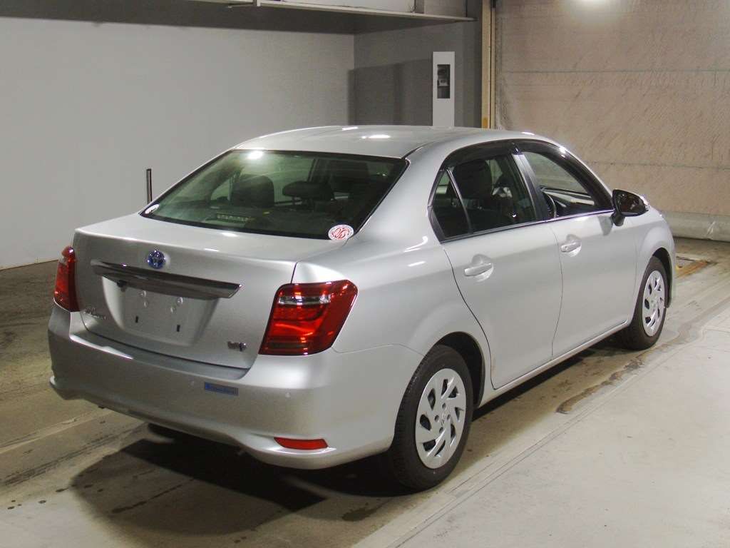 2021 Toyota Corolla Axio Hybrid EX auction photo 2