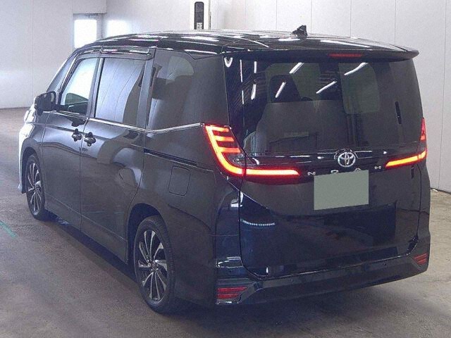 2024 Toyota Noah S-Z auction photo 2